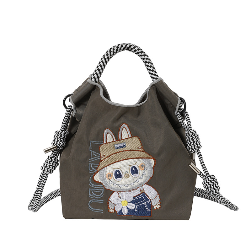 Geantă Ballchain cu broderie Labubu, crossbody cu deschidere în partea superioară, nylon, formă pătrată verticală, buzunar pentru telefon și documente, curea unică