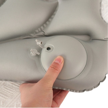 Pašuzpūšams spilvens ceļojumiem ārā — Materiāls: Polyester Fiber Composite TPU; Zīmols: Hongxin; Modelis: HX01; Stils: V tips, āra ceļojumu pūšamais spilvens; Svars: 120 g