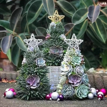 Διακοσμητικό γραφείου με χριστουγεννιάτικο δέντρο από ρητίνη, cartoon στυλ για μικροτοπίο