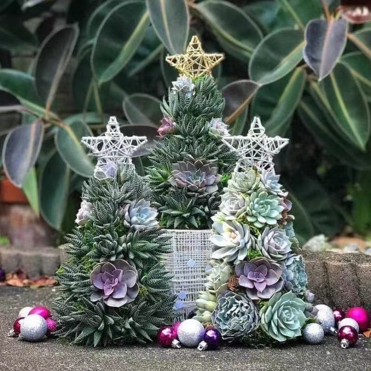 Διακοσμητικό γραφείου με χριστουγεννιάτικο δέντρο από ρητίνη, cartoon στυλ για μικροτοπίο