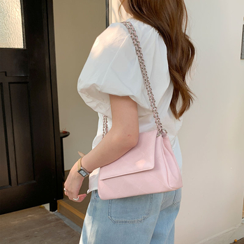 Crossbody kott kettaga riidega, PU materjal, rombimustriline pealispind, sisemine tõmblukukott, polüestervooder