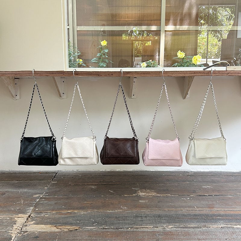 Crossbody kott kettaga riidega, PU materjal, rombimustriline pealispind, sisemine tõmblukukott, polüestervooder