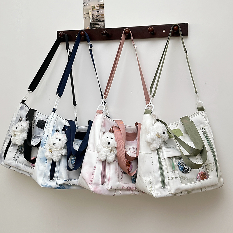 Skolas pleca soma – liela ietilība, neilona ārpuse, grafiti raksts, universāla, poliestera oderē