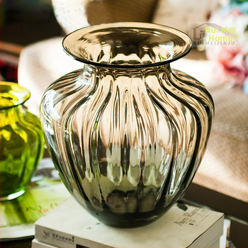 Rokām darināta krāsaina reljefskaista stikla vāze – Eiropas stila modernā dzīvojamā istaba un ēdamistabas dekors. Materiāls: Stikls; Dāvana: Nē; IP atļauja: Nav