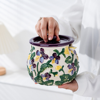 Reljefiska keramikas burka taukiem ar vāciņu, virtuvei čili eļļai