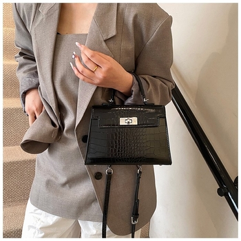 Geantă crossbody Onana din PU — stil street fashion, formă pătrată verticală, închidere cu lacăt