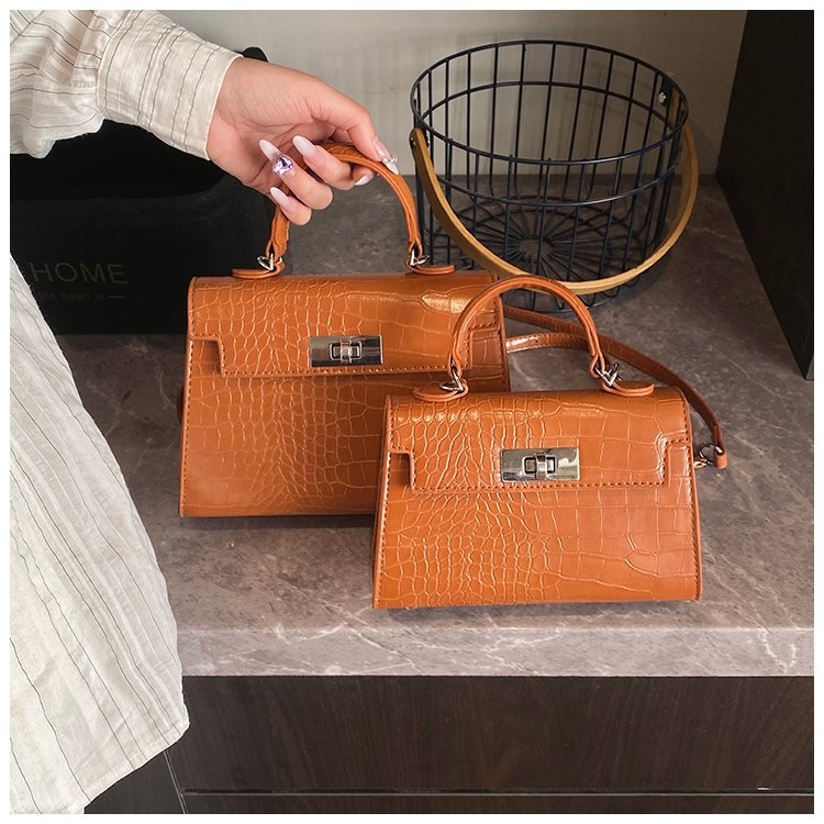 Geantă crossbody Onana din PU — stil street fashion, formă pătrată verticală, închidere cu lacăt