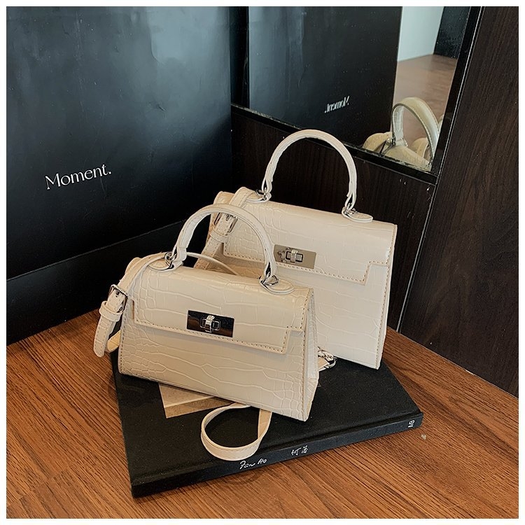 Geantă crossbody Onana din PU — stil street fashion, formă pătrată verticală, închidere cu lacăt