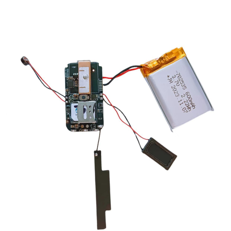 Tracker GPS 4G pentru animale de companie cu precizie 5 m, baterie 15 zile, IP67, alarme multiple