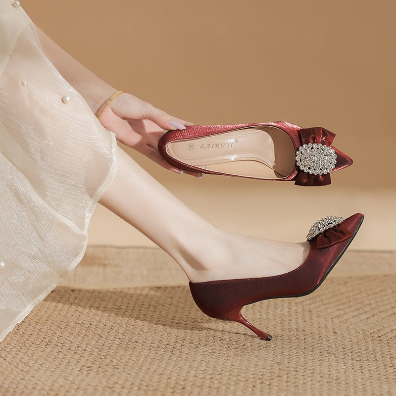 Pantofi femei stil prințesă, vârf ascuțit, toc subțire 6–8 cm, partea superioară satin, talpă din cauciuc