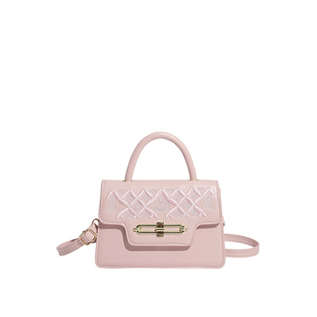 Vállon átívelő crossbody táska, PU anyag, horizontálisan négyzet alakú forma, zárófedéllel nyíló, belső dokumentumtároló rekesz