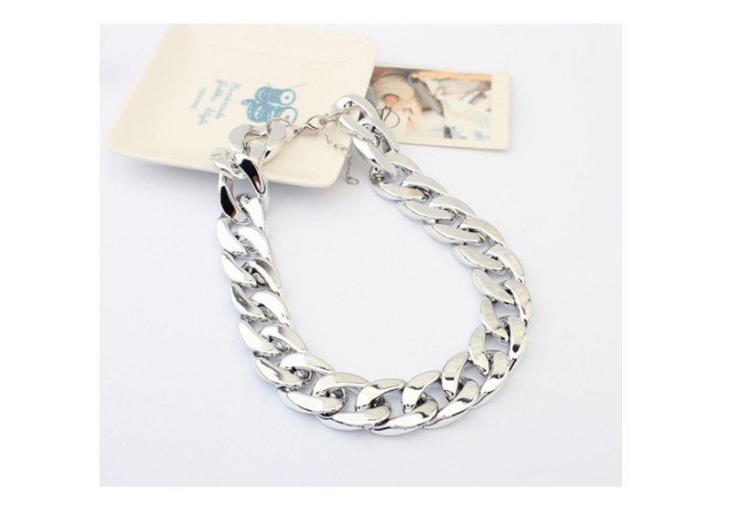 Suņu kakla siksna maziem un vidējiem suņiem, plastmasas materiāls, vienkrāsains raksts, hip-hop stils, visu sezonu lietošanai, piemērots Ziemassvētkiem