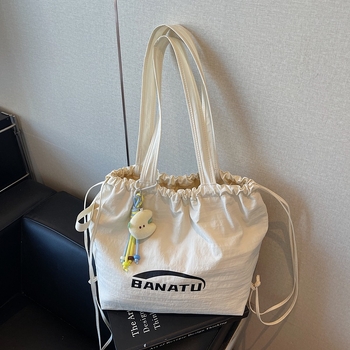 Ľahká nylonová tote taška so sťahovacím otvorom, vnútorná kapsa na telefón, Jeseň 2025