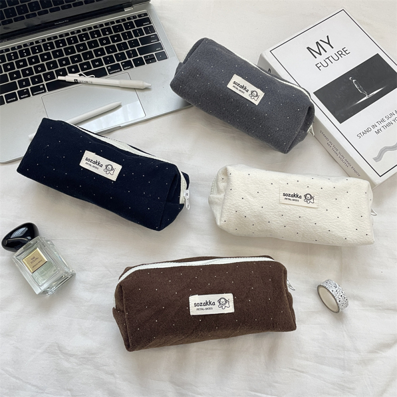Sozakka pernica - vuneni materijal, unisex, minimalistički stil