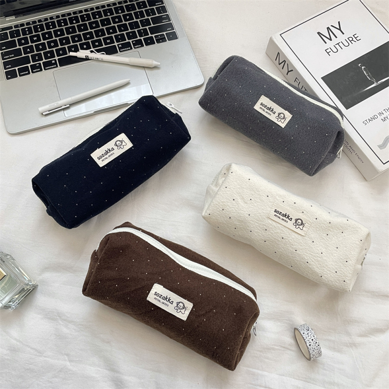 Sozakka pernica - vuneni materijal, unisex, minimalistički stil
