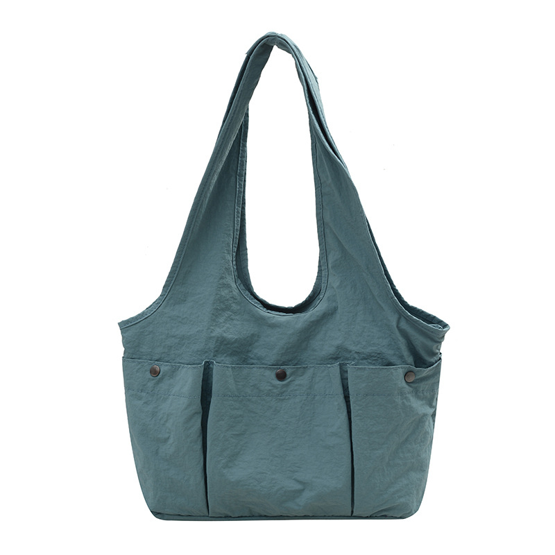 Utcai stílusú nylon tote táska, függőleges négyzet alakú forma, mágneses záródás, belső irattartó zseb