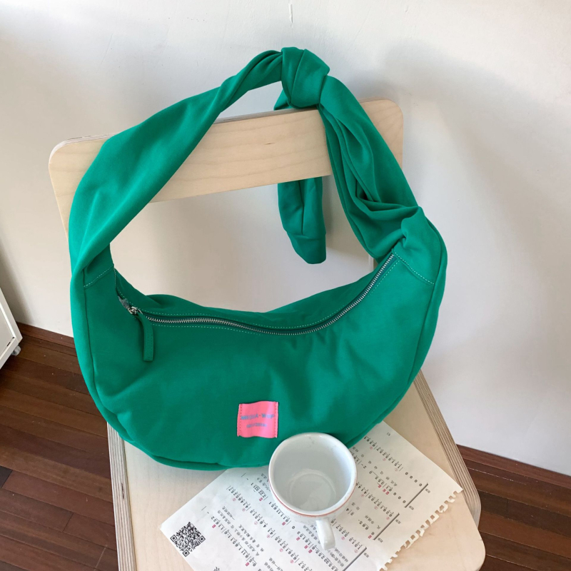 Vállon átvethető pamutból készült dumpling alakú táska cipzárral – Friss és édes stílus, puha anyag, belső cipzáras zseb és zseb a telefon számára