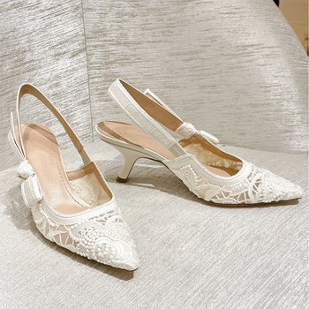 Сандали с презрамки за жени, заострен нос, горна част от телешка кожа, нисък клиновиден ток, подплата от супер влакна