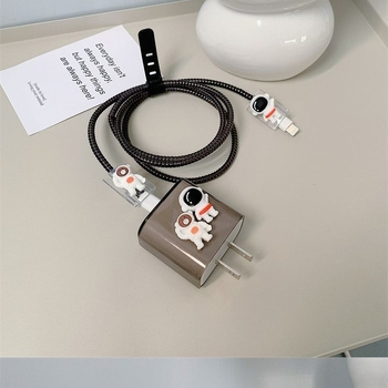 Zaštitni poklopac za punjački priključak s likom crtani astronaut, kompatibilan s Apple brzim punjenjem do 20W, zaštita od lomljenja kabla