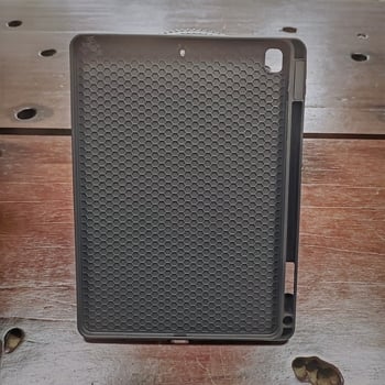 TPU zaštitna futrola za iPad Pro 11 (2024) s desnim otvorom za olovku i unutarnjim uzorkom saća