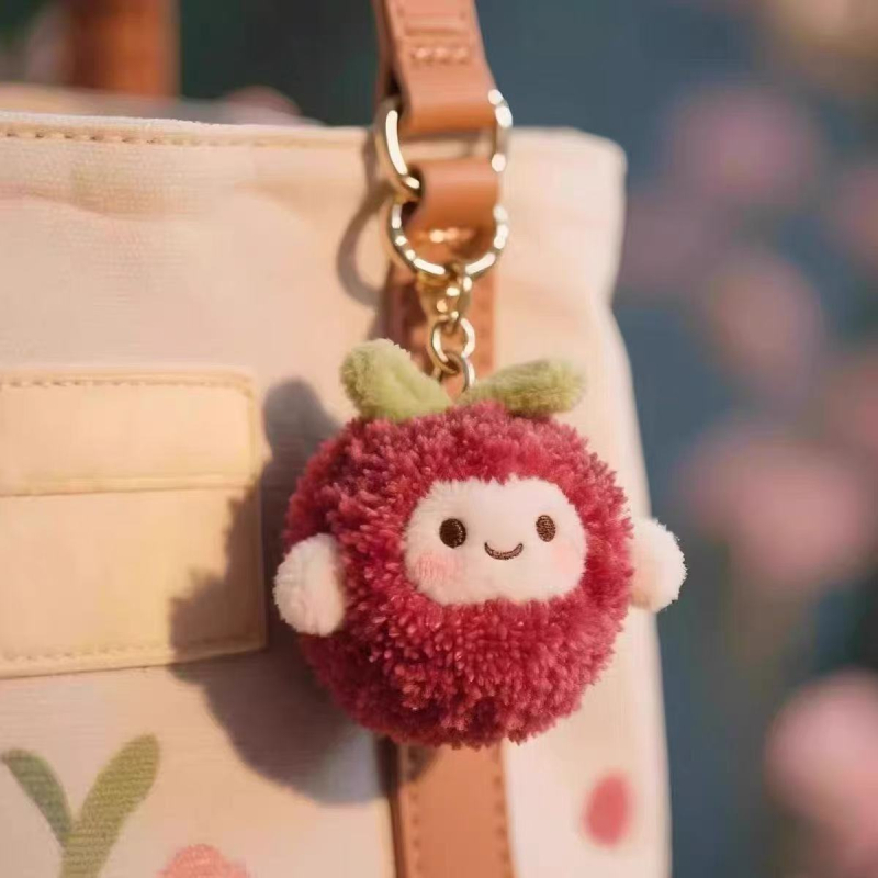 Plüss baba – Liči-Yangmei gyümölcs-karakter, PP pamut töltet, textil plüss, életkor 15-35