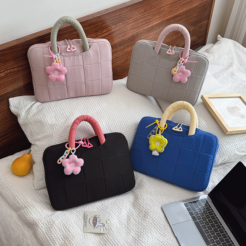 Taška na notebook, priedušný textil, kvetinový vzor, ženský dizajn v študentskom štýle, podšívka z textilu