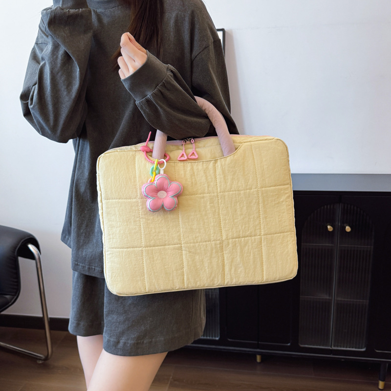 Taška na notebook, priedušný textil, kvetinový vzor, ženský dizajn v študentskom štýle, podšívka z textilu