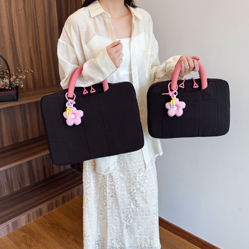 Taška na notebook, priedušný textil, kvetinový vzor, ženský dizajn v študentskom štýle, podšívka z textilu