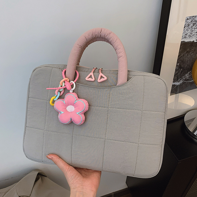 Taška na notebook, priedušný textil, kvetinový vzor, ženský dizajn v študentskom štýle, podšívka z textilu