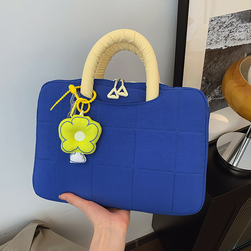 Taška na notebook, priedušný textil, kvetinový vzor, ženský dizajn v študentskom štýle, podšívka z textilu