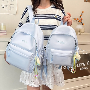 Női nylon hátizsák, városi minimalista stílusban (13 hüvelykes laptop kompatibilis, kapacitás 20 L alatt, görbült vállpántok)