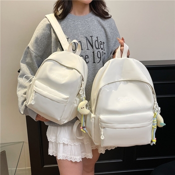 Női nylon hátizsák, városi minimalista stílusban (13 hüvelykes laptop kompatibilis, kapacitás 20 L alatt, görbült vállpántok)