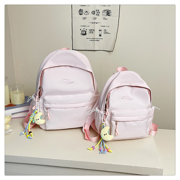 Női nylon hátizsák, városi minimalista stílusban (13 hüvelykes laptop kompatibilis, kapacitás 20 L alatt, görbült vállpántok)