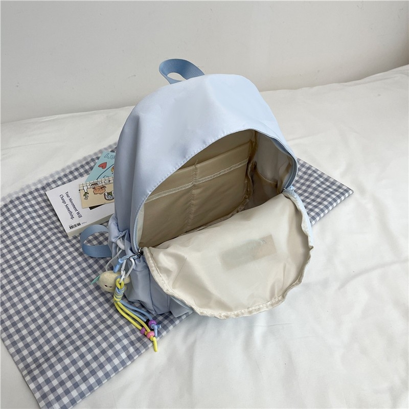 Női nylon hátizsák, városi minimalista stílusban (13 hüvelykes laptop kompatibilis, kapacitás 20 L alatt, görbült vállpántok)
