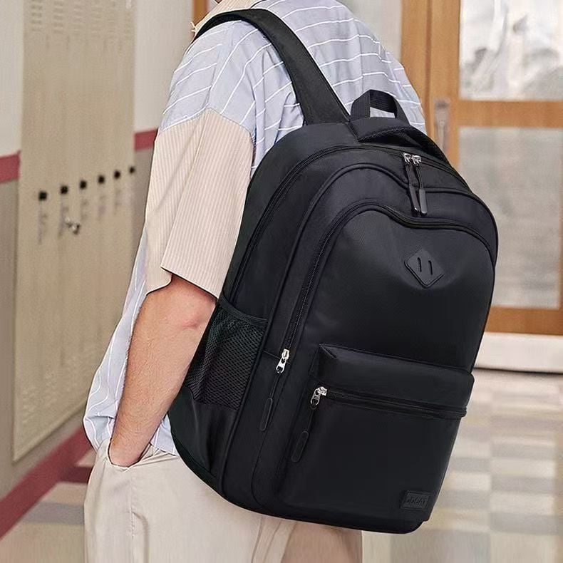 Uniszex hátizsák, szabadidős utazáshoz, 20–35 L kapacitás, 15 hüvelykes laptop rekesz, poliészter, ergonómikus hátsó panel