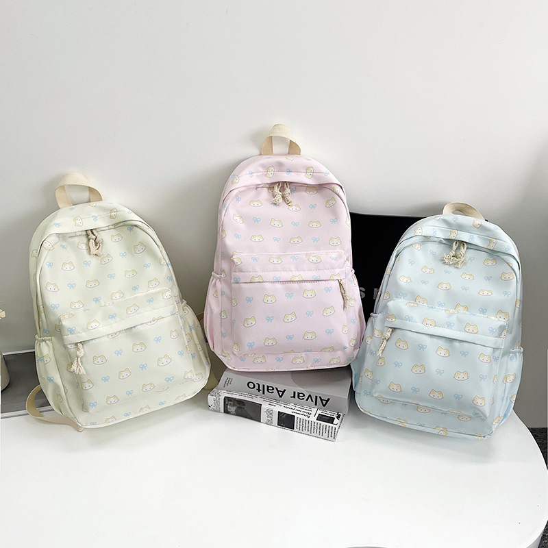 Utcai stílusú hátizsák nylonból, laptop zseb, nylon bélés, belső zseb, tavasz 2025