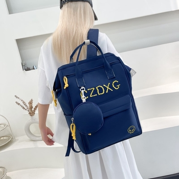 Twill anyagú hátizsák betű mintával, 20–35L kapacitás, 15 hüvelykes laptop rekesz, görbült vállpántok