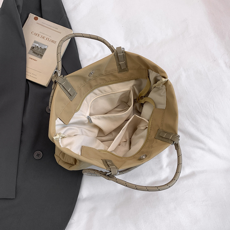 Geantă Tote pentru utilizare zilnică cu mânere duble (Nylon; căptușeală poliester; deschidere cu fermoar; buzunar pentru telefon; buzunar interior patch)