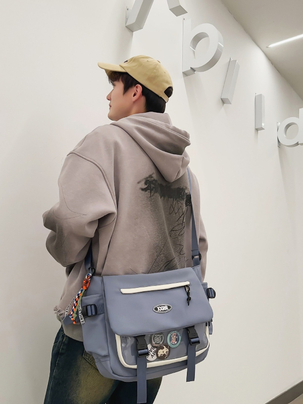 Muška crossbody torba od najlona, prozračna i proširiva, uzorak s slovima, podstava od poliester