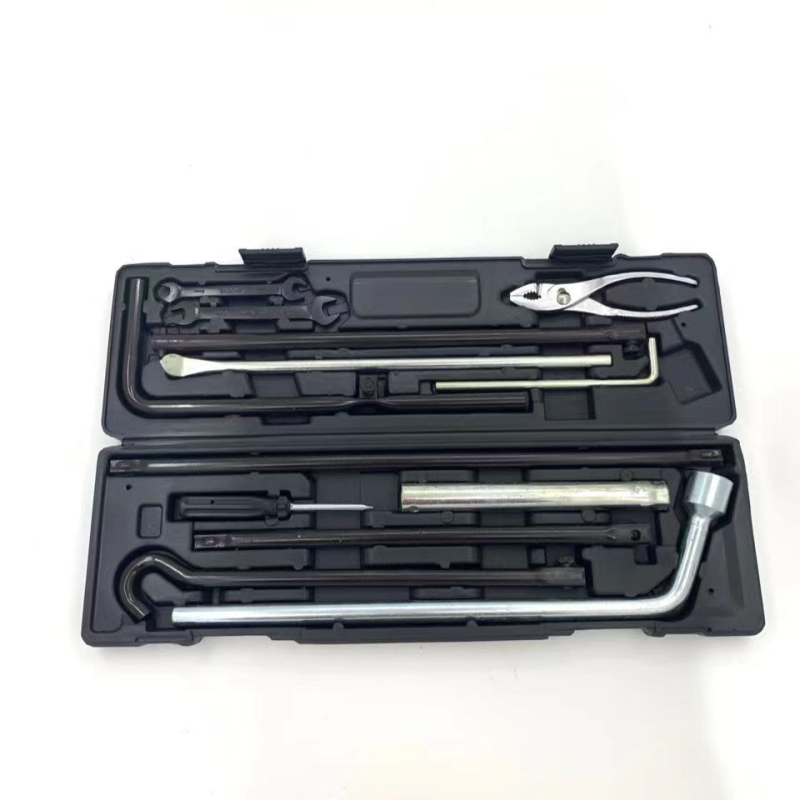 Jármű karbantartó eszköz készlet – acélból, LC150/LC200, 12–13 darabos készlet, szerszámtartó doboz