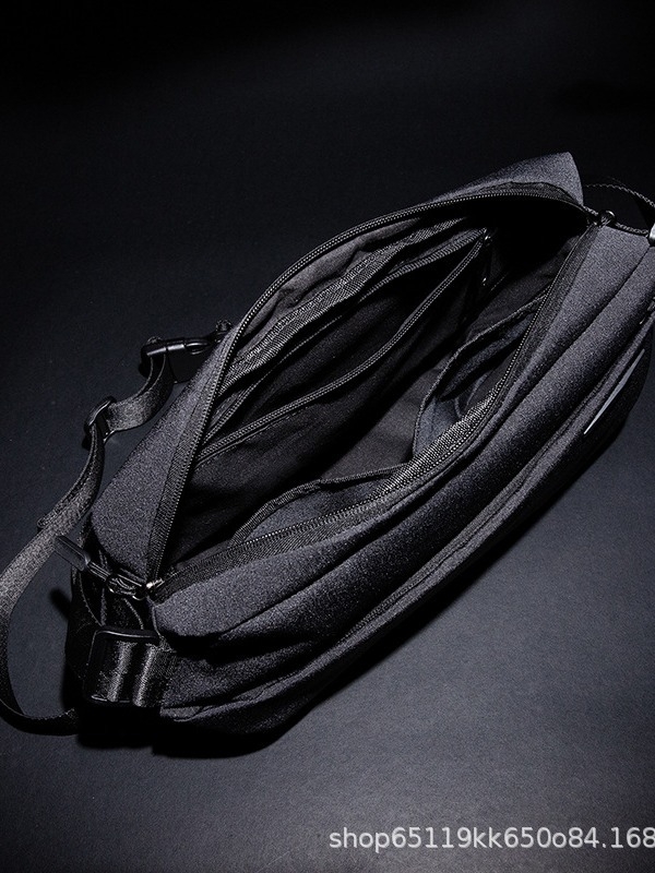 Muška crossbody torba – gradski jednostavan stil, platno (vodootporna i otporna na habanje; podstava od sintetičke kože; proljeće 2024)