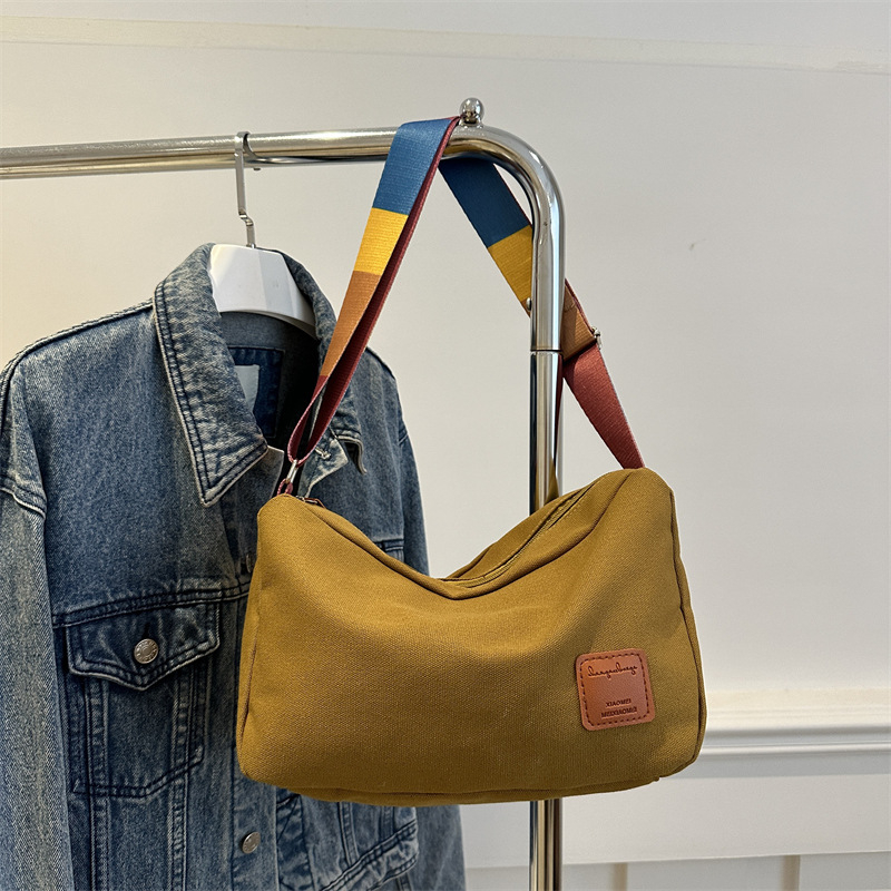 Geantă tote din pânză – stil stradal, închidere cu fermoar, formă orizontală pătrată, buzunar interior pentru telefon, curea cu o singură bretea