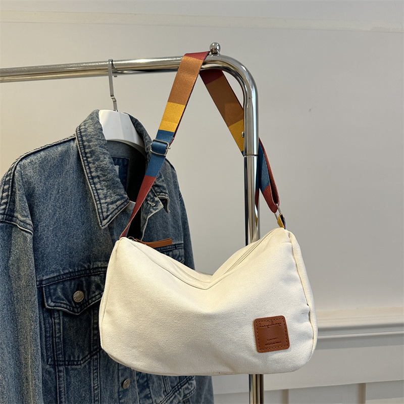 Geantă tote din pânză – stil stradal, închidere cu fermoar, formă orizontală pătrată, buzunar interior pentru telefon, curea cu o singură bretea