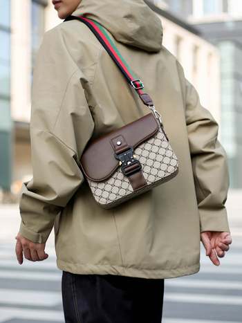 Férfi PU saddle-stílusú crossbody táska, lélegző nylon bélés, egyszínű, üzleti utazásokhoz