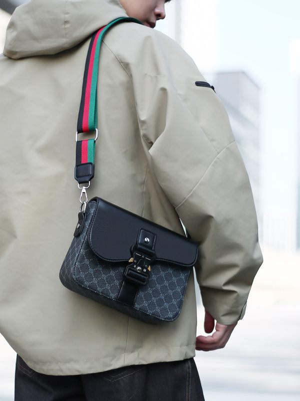 Férfi PU saddle-stílusú crossbody táska, lélegző nylon bélés, egyszínű, üzleti utazásokhoz