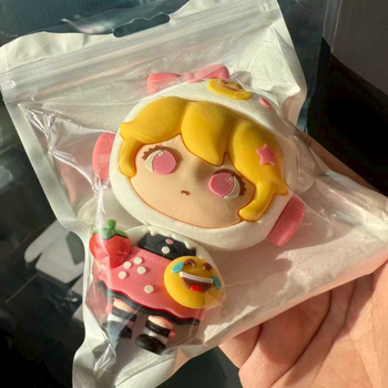  husă de protecție pentru AirPods Pro 3 și AirPods 4 — Material PVC moale; Stil flip-top, split; Turnare din plastic; Modele: animale, culoare solidă, desen animat, text, geometrie; Compatibil cu AirPods Pro 3 și AirPods 4