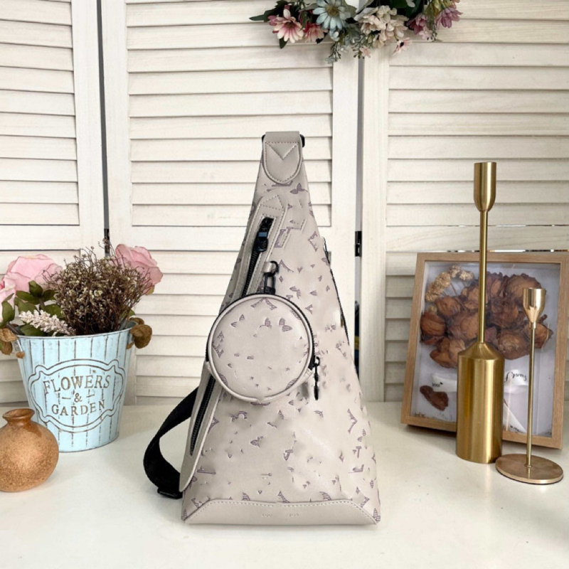 Geantă pentru piept în piele naturală, stil unisex, extensibilă, model solid, căptușeală din poliester, primăvara 2025