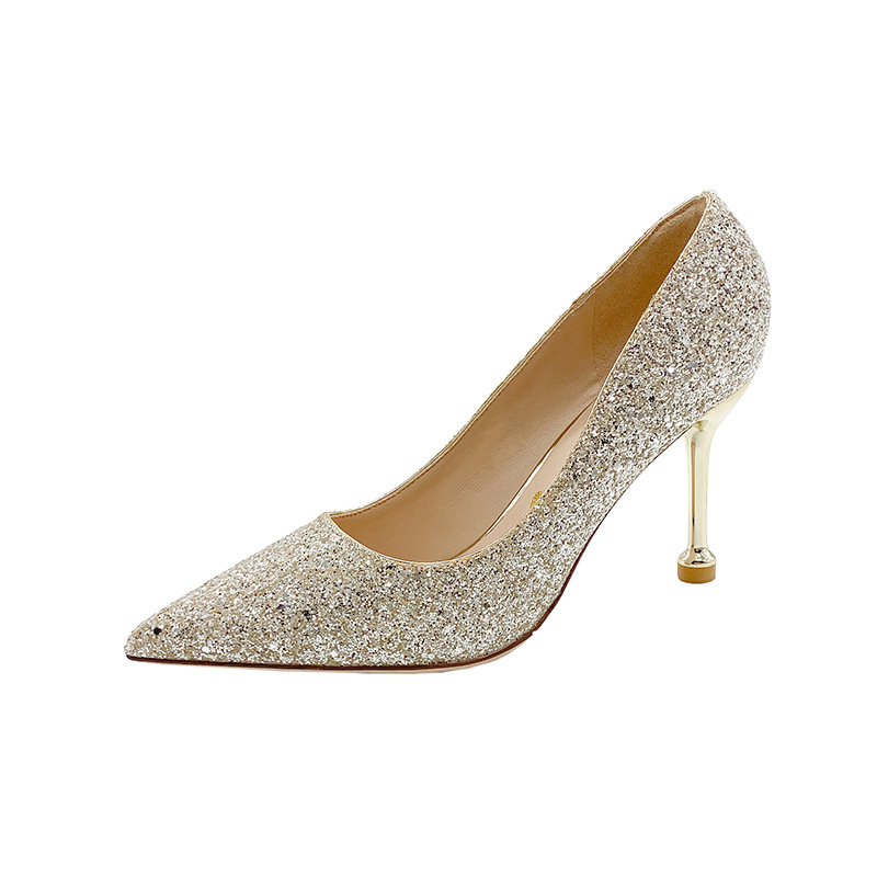 Κρυστάλλινα γυναικεία παπούτσια γάμου – μυτερή μύτη, στιλέτο τακούνι 6–8 εκ, καουτσούκ σόλα, επένδυση από μικροϊνες