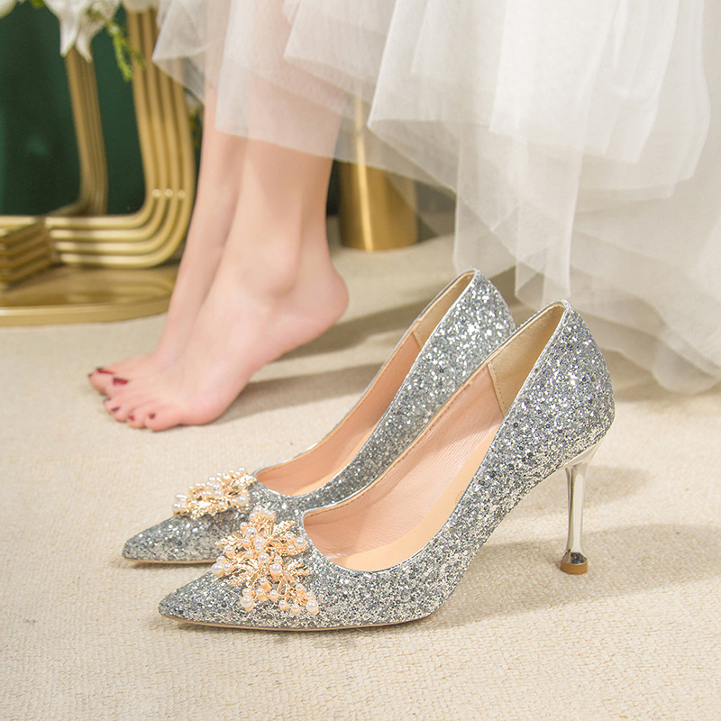 Κρυστάλλινα γυναικεία παπούτσια γάμου – μυτερή μύτη, στιλέτο τακούνι 6–8 εκ, καουτσούκ σόλα, επένδυση από μικροϊνες