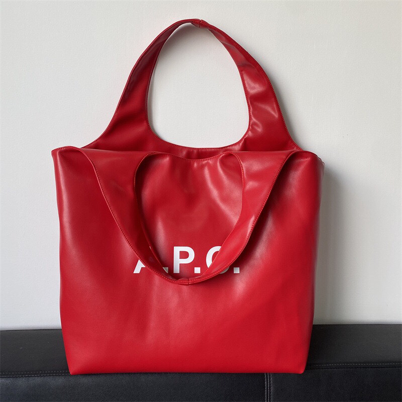 Denimová taška na rameno s otvoreným horným dielom a koženou podšívkou, na voľnočasové cestovanie, s jedným remenom, leto 2024